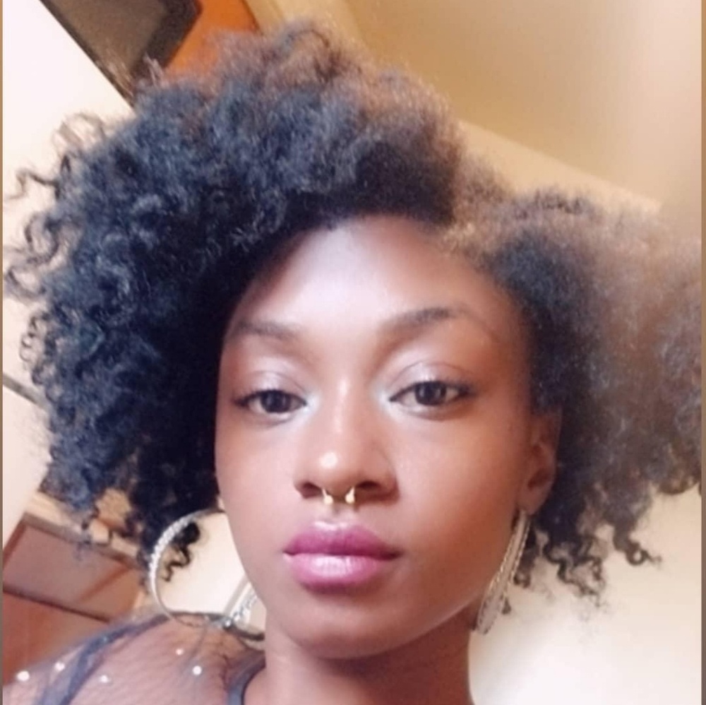 Meet your Posher, Desiree
